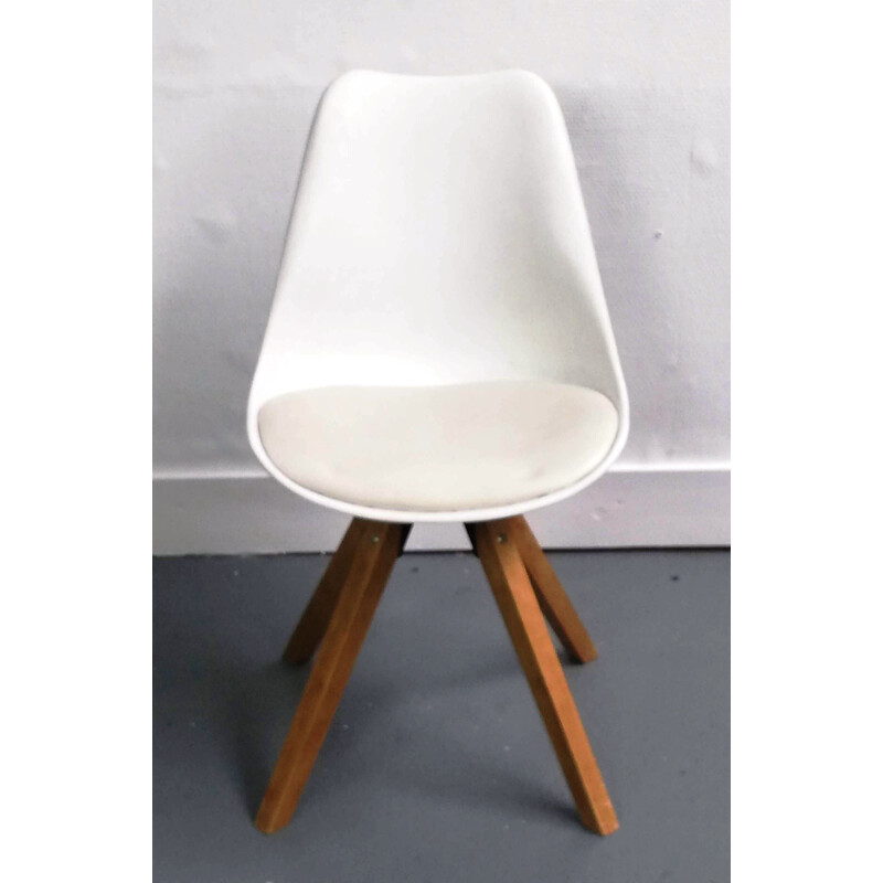 Vintage white Foxtrot chair