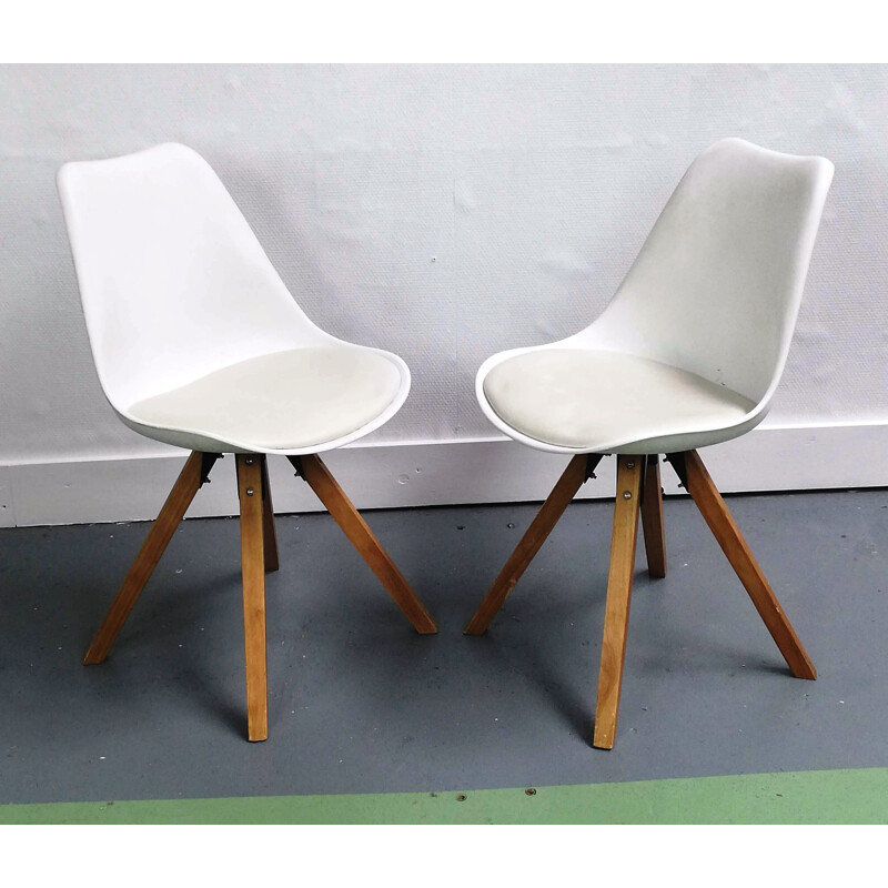 Vintage white Foxtrot chair
