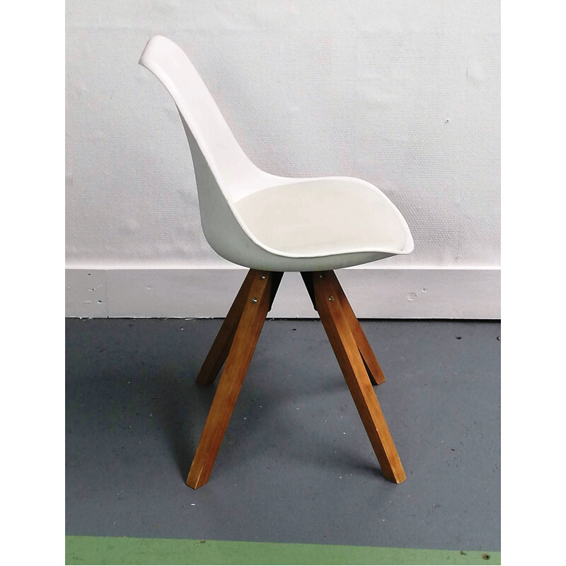 Vintage white Foxtrot chair