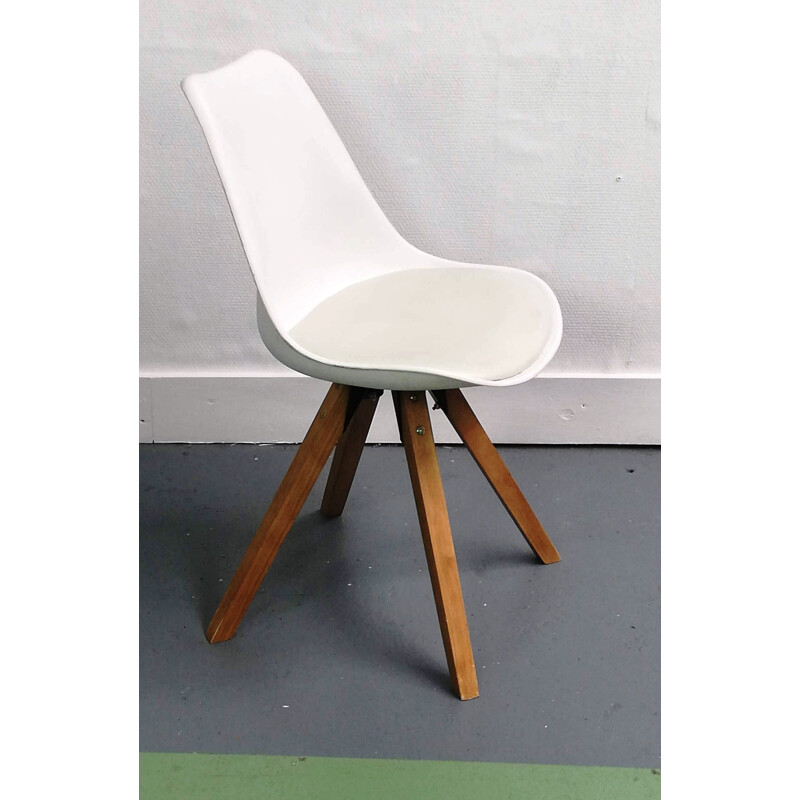 Vintage white Foxtrot chair
