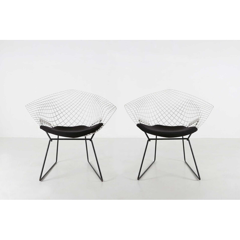 Vintage set of 2 diamond chairs by Harry Bertoia for Knoll International