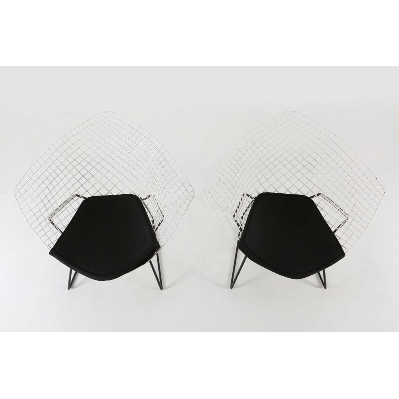 Vintage set of 2 diamond chairs by Harry Bertoia for Knoll International