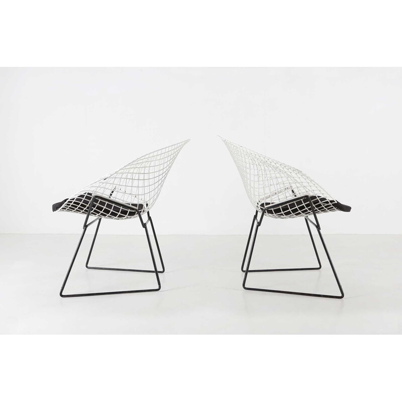 Vintage set of 2 diamond chairs by Harry Bertoia for Knoll International