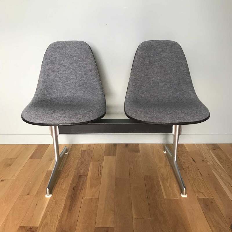 Banc vintage 2 places par Charles Eames pour Vitra 1950