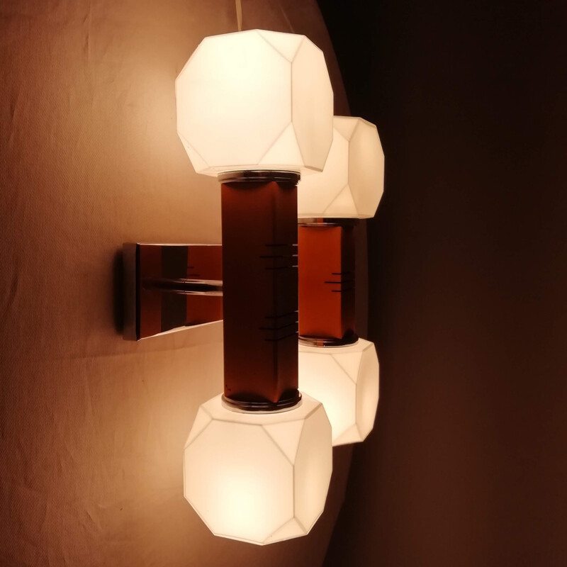 Vintage wandlamp met gelakte metalen structuur