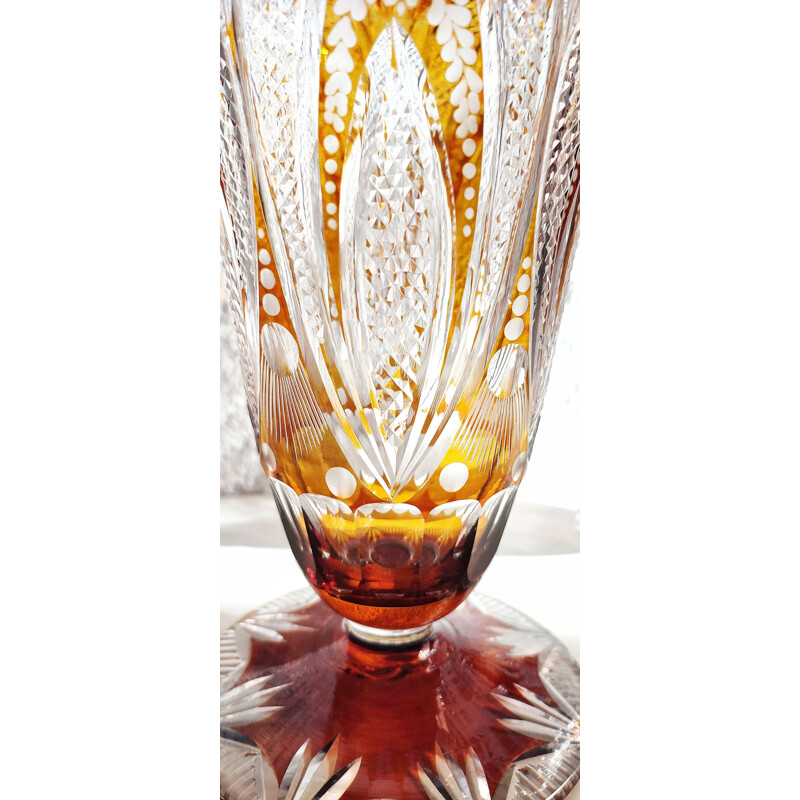 Vaso de vidro boémio vintage com motivos vegetais