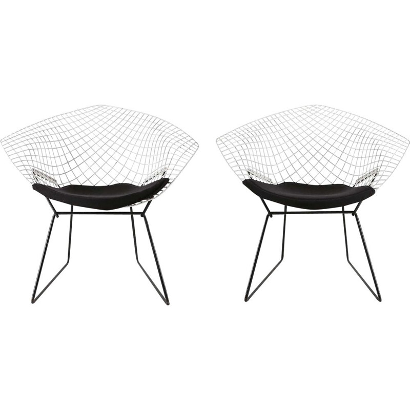 Vintage set of 2 diamond chairs by Harry Bertoia for Knoll International