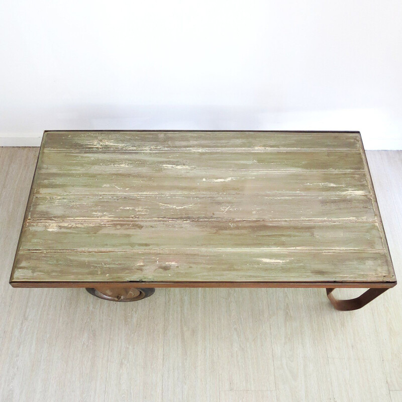 Industrial coffee table with one wheel