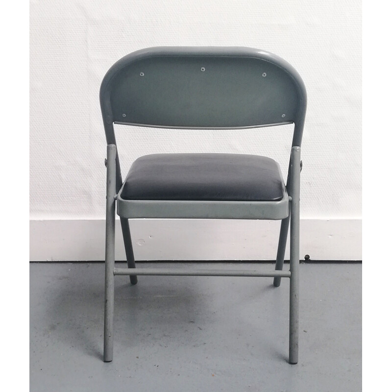 Set of 5 realspace vintage folding chairs