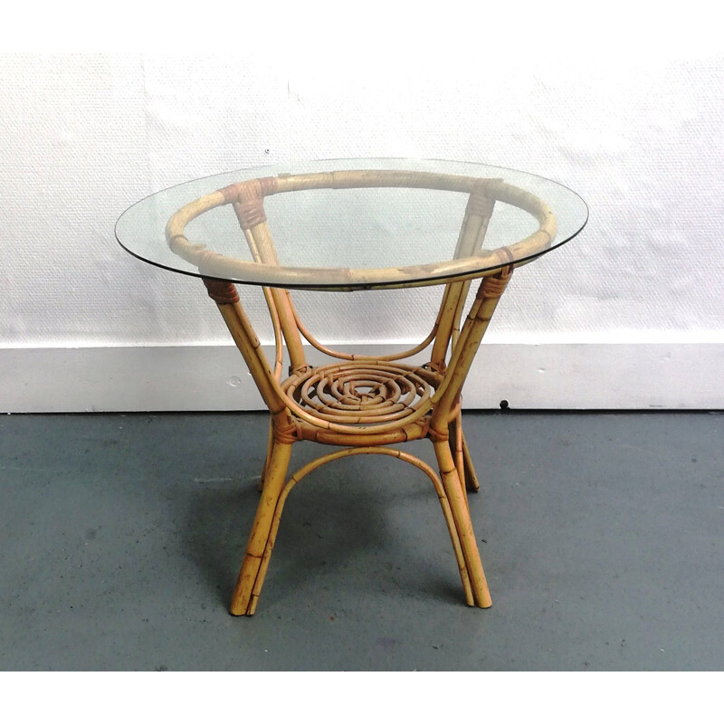 Round vintage coffee table in rattan