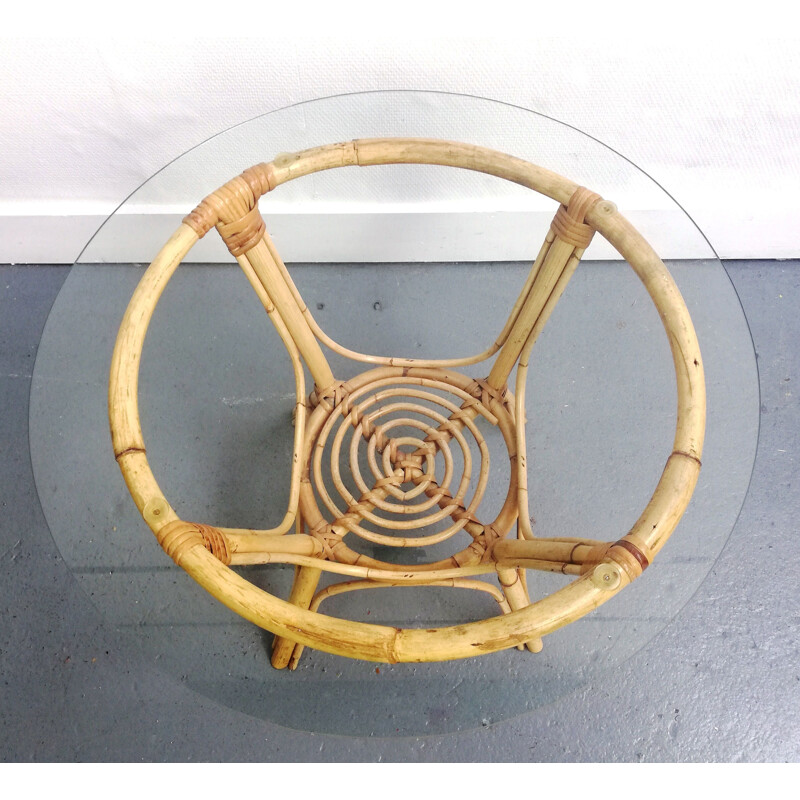 Round vintage coffee table in rattan