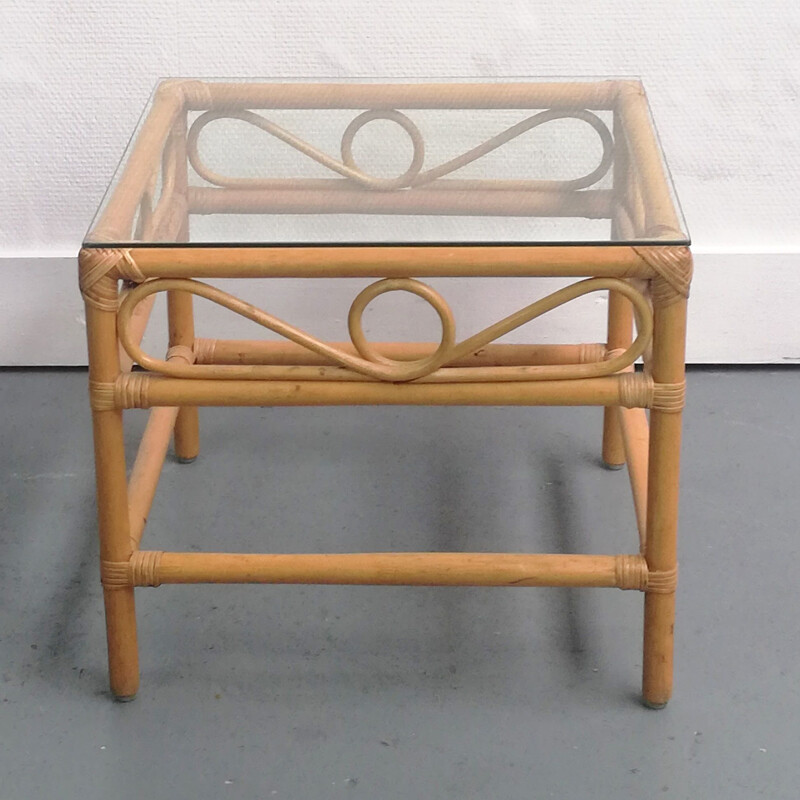 Vintage coffee table in rattan and glass top