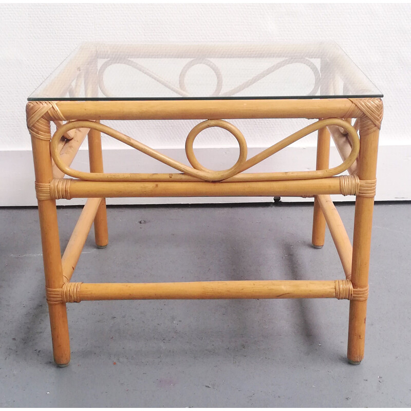 Vintage coffee table in rattan and glass top