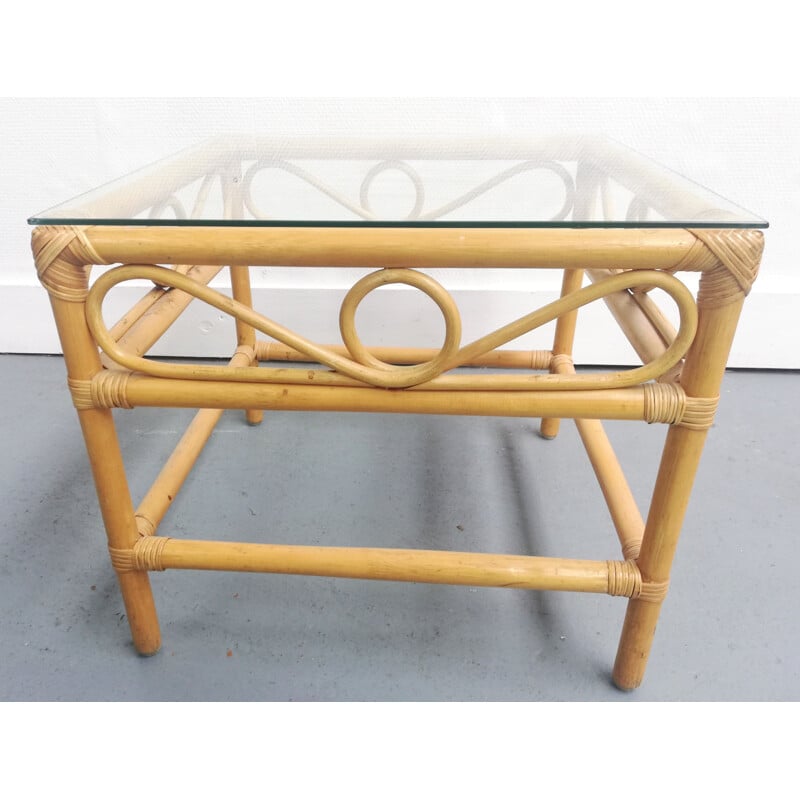 Vintage coffee table in rattan and glass top