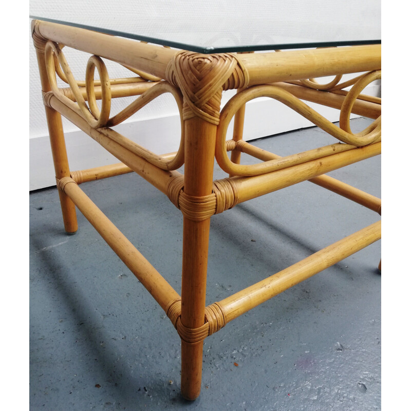 Vintage coffee table in rattan and glass top