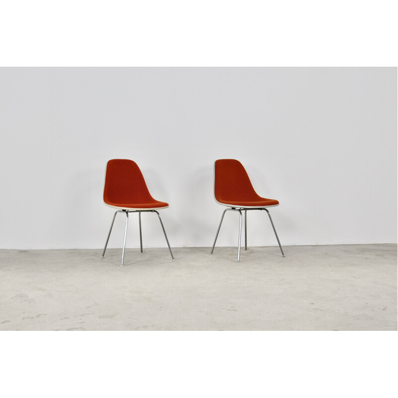 Par de cadeiras cromadas vintage de Charles e Ray Eames para Herman Miller, 1960