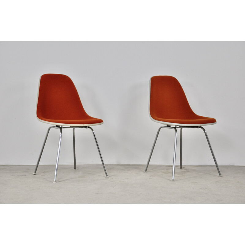 Par de cadeiras cromadas vintage de Charles e Ray Eames para Herman Miller, 1960