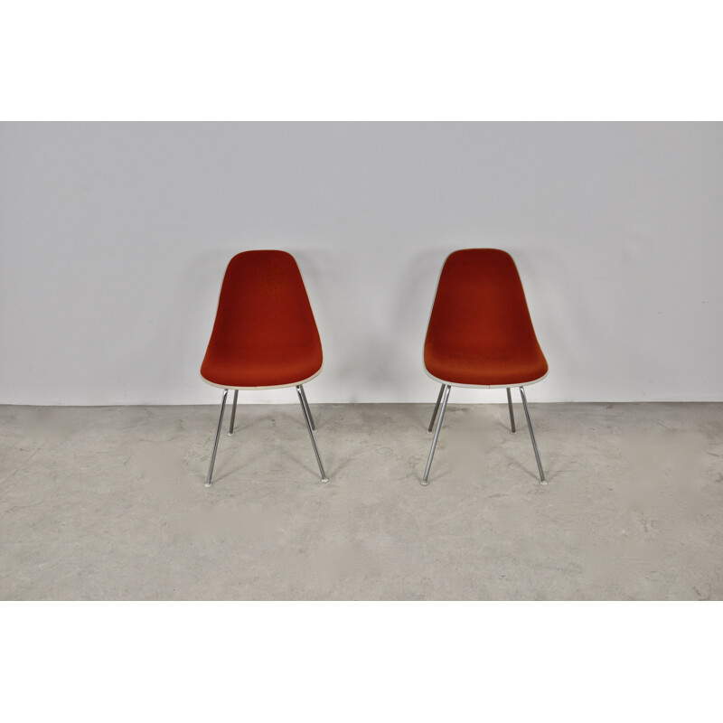 Par de cadeiras cromadas vintage de Charles e Ray Eames para Herman Miller, 1960