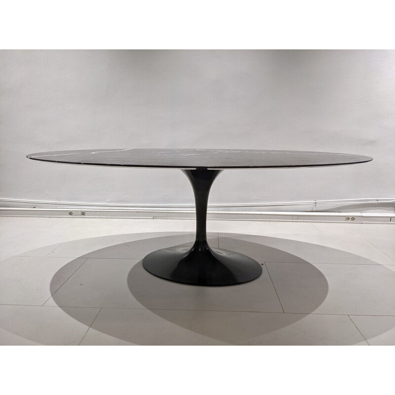 Table tulipe ovale vintage en marbre noir Marquina d'Eero Saarinen pour Knoll
