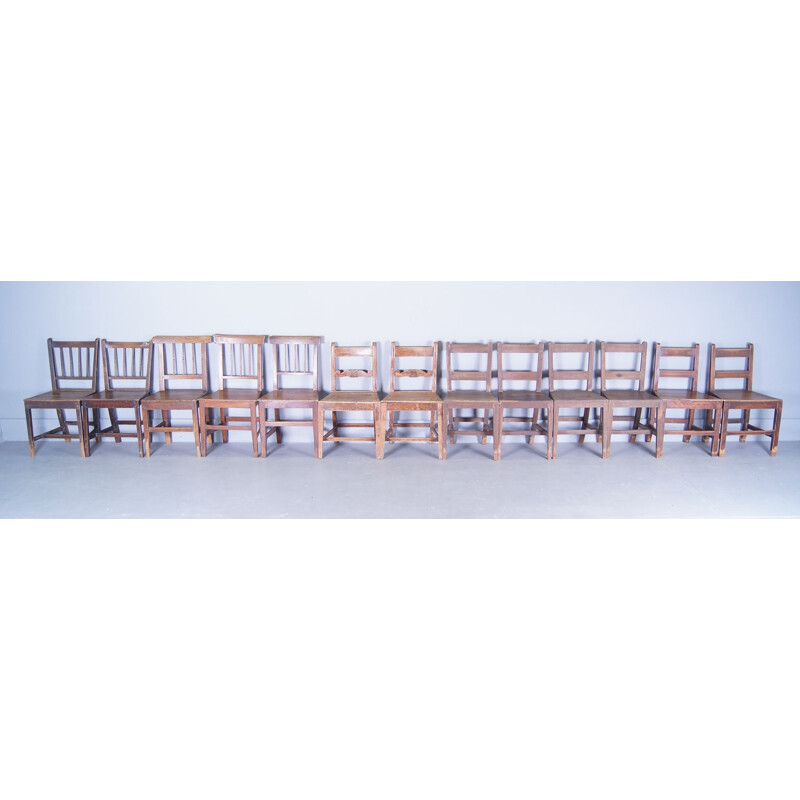 Conjunto de 13 cadeiras antigas de quinta