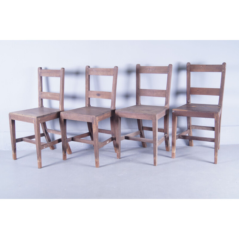 Ensemble de 13 chaises anciennes de style fermier