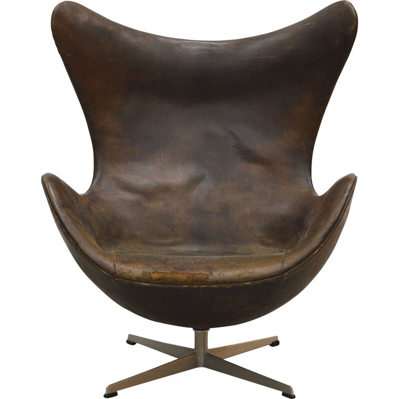 Poltrona vintage a uovo rivestita in pelle marrone di Arne Jacobsen per Fritz Hansen, 1958