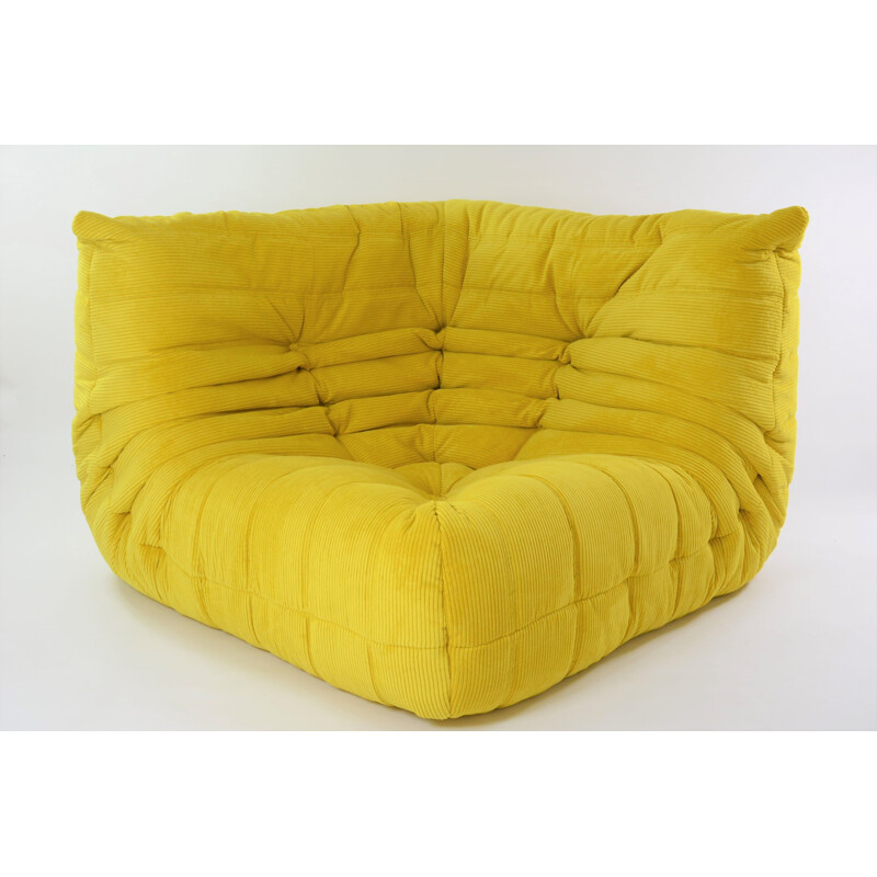 Fauteuil d'angle vintage TOGO en velours côtelé jaune par Michel Ducaroy pour Ligne Roset, 2000