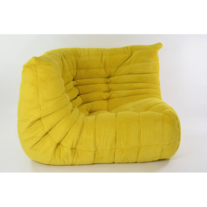 Fauteuil d'angle vintage TOGO en velours côtelé jaune par Michel Ducaroy pour Ligne Roset, 2000