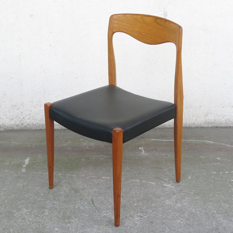Ensemble de 6 chaises vintage scandinaves en teck et simili cuir noir de Niels O.Møller, Danemark