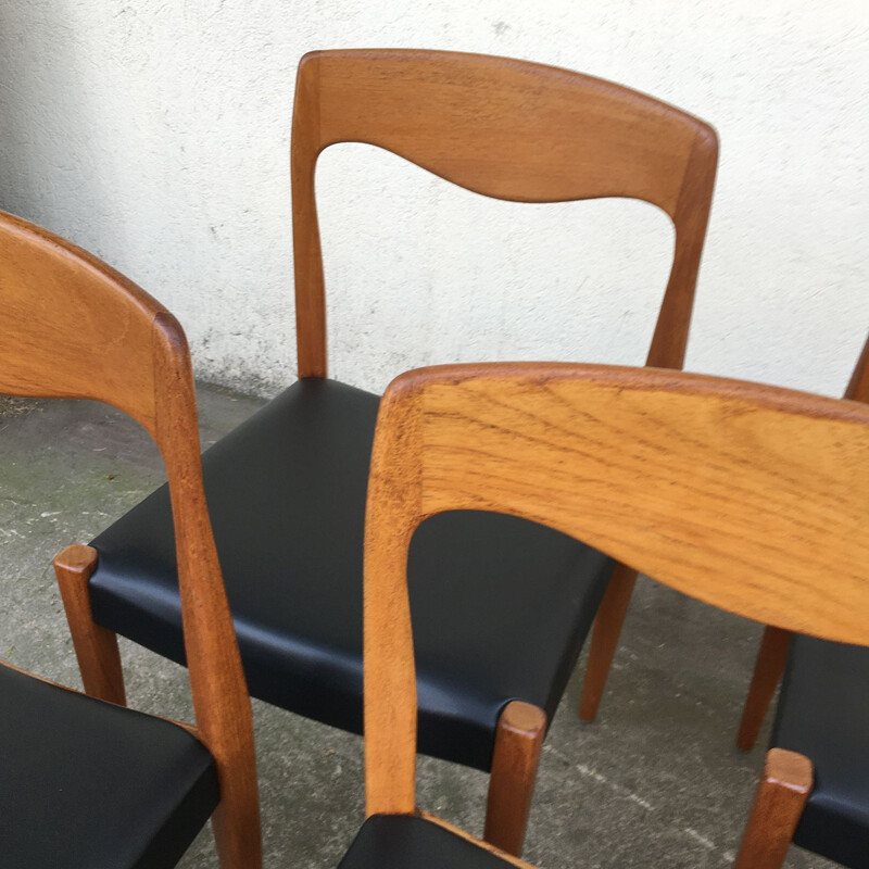 Ensemble de 6 chaises vintage scandinaves en teck et simili cuir noir de Niels O.Møller, Danemark