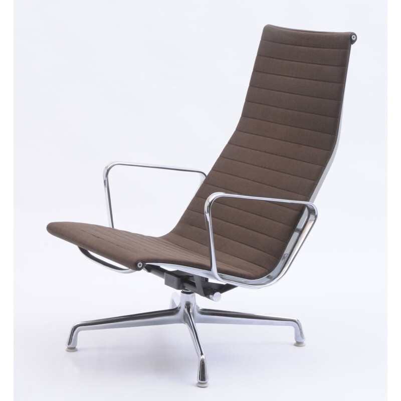 Fauteuil lounge vintage pivotante EA 124 de Charles et Ray Eames pour Vitra