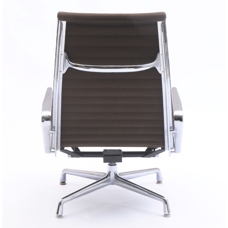 Vintage EA 124 swivel lounge chair by Charles and Ray Eames for Vitra