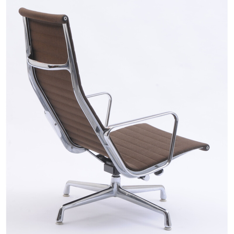 Vintage EA 124 swivel lounge chair by Charles and Ray Eames for Vitra