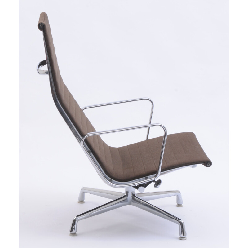 Vintage EA 124 swivel lounge chair by Charles and Ray Eames for Vitra