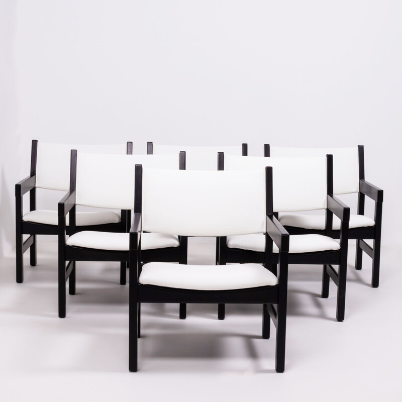 Set of 6 mid century dining chairs in white by Hans Wegner for GETAMA