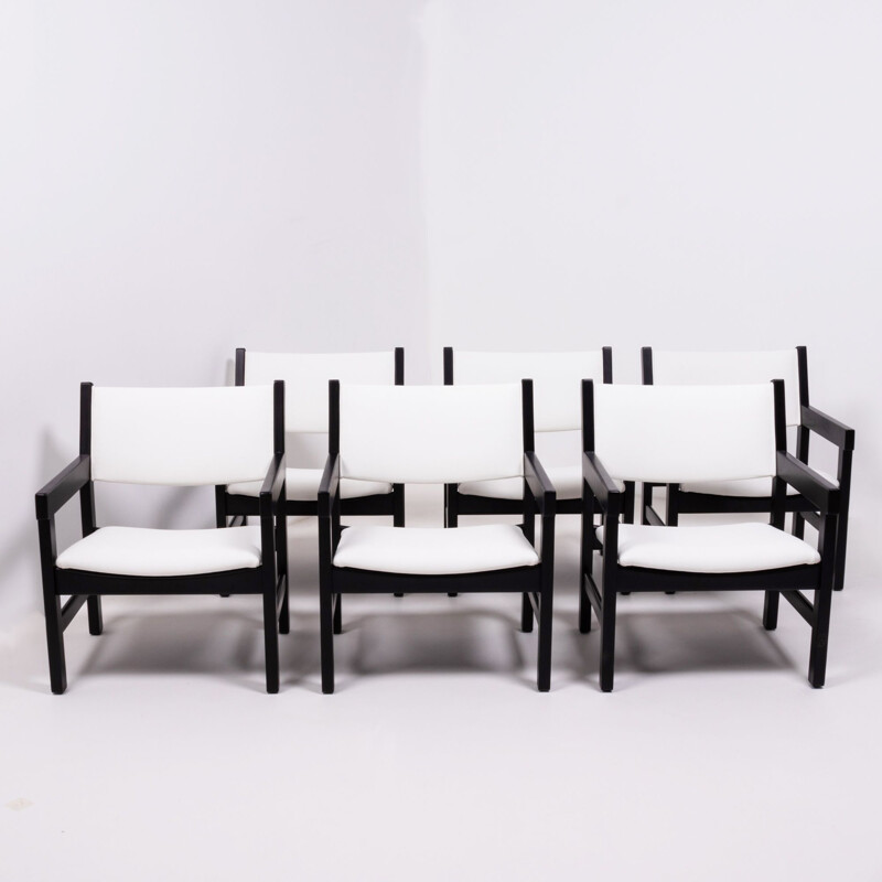 Set of 6 mid century dining chairs in white by Hans Wegner for GETAMA