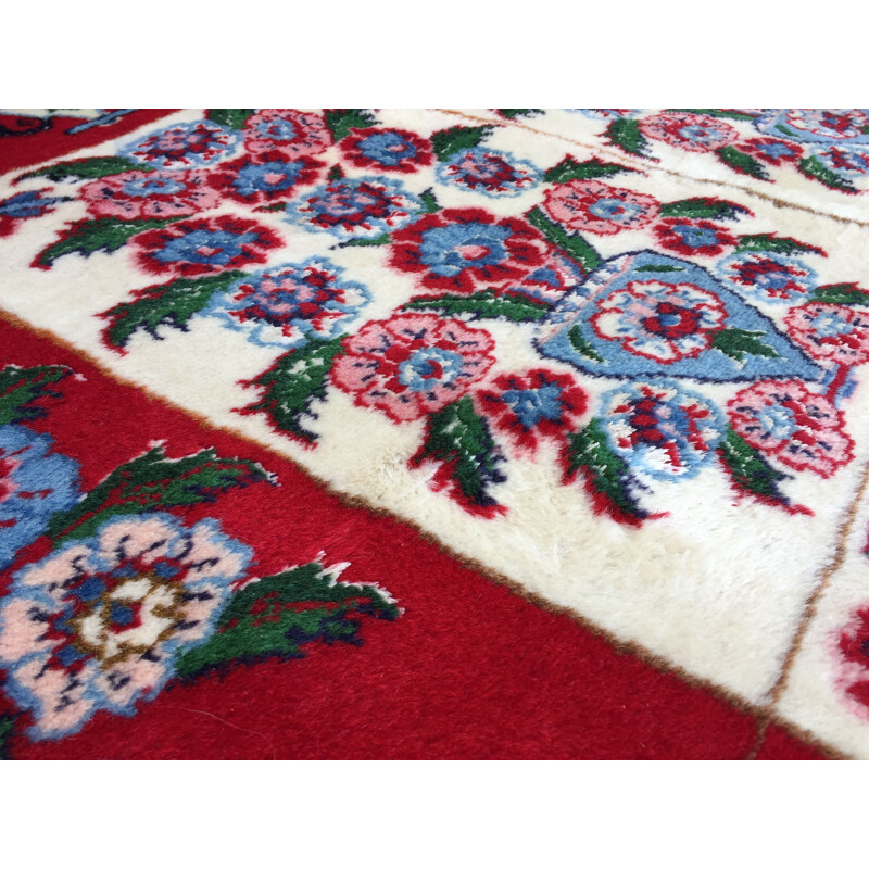 Vintage Mood rug in wool velvet on cotton foundation, Iran