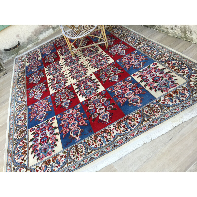 Vintage Mood rug in wool velvet on cotton foundation, Iran