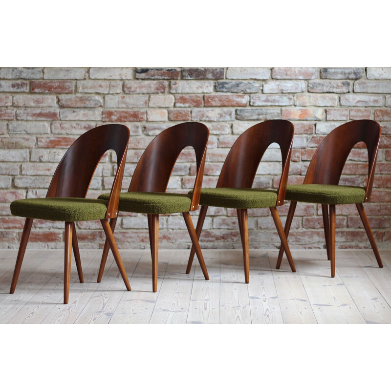 Set of 4 mid century dining chairs in green boucle by A. Šuman for Kvadrat, 1960s