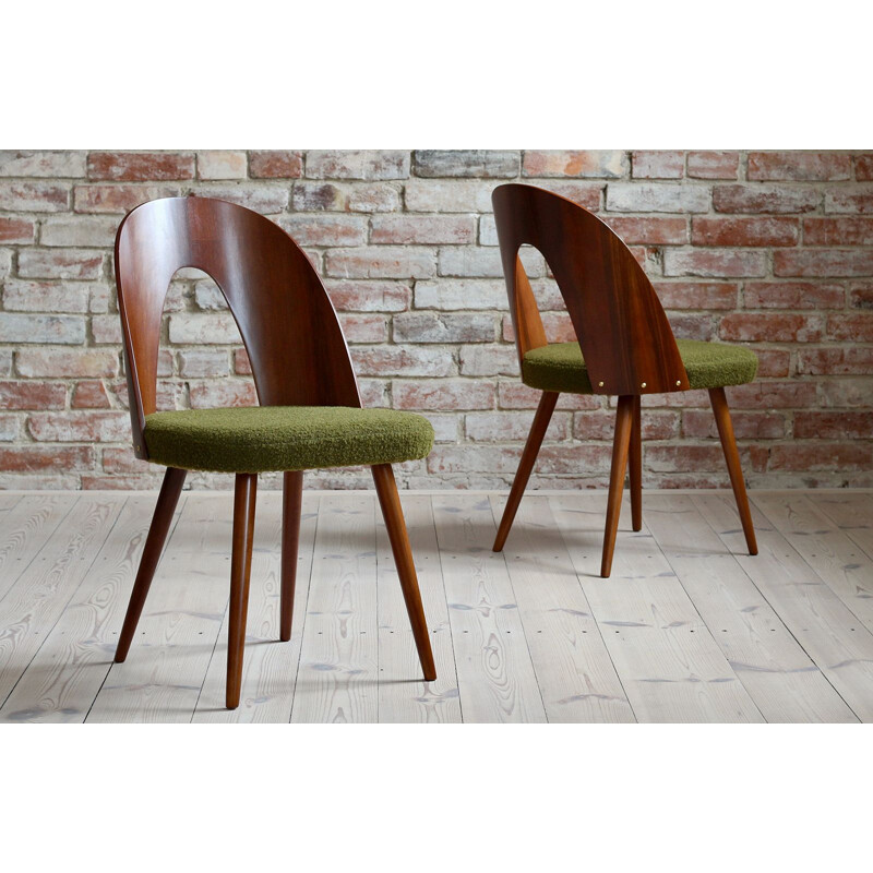 Set of 4 mid century dining chairs in green boucle by A. Šuman for Kvadrat, 1960s