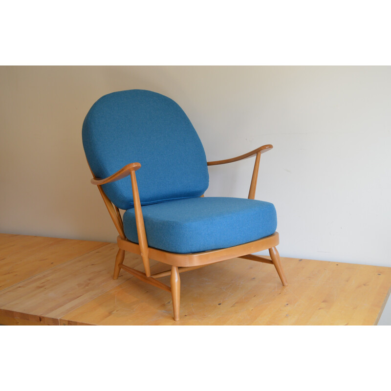 Ercol blond 203 armchair with blue wool cushions, Lucian ERCOLANI - 1960s