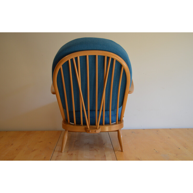 Ercol blond 203 armchair with blue wool cushions, Lucian ERCOLANI - 1960s