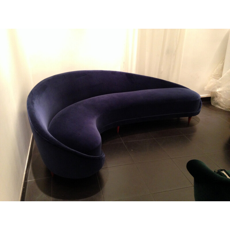 Curved sofa in velvet, Federico MUNARI - 1950s
