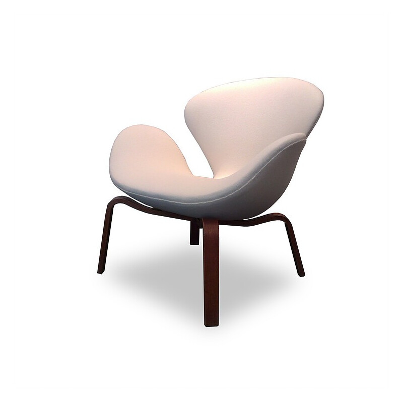 Paire de fauteuils "Swan" en lainage blanc et teck, Arne JACOBSEN - 1960