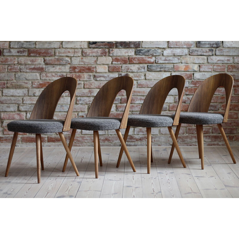 Ensemble de 4 chaises vintage retapissées en tissu kvadrat par A. Šuman, 1960