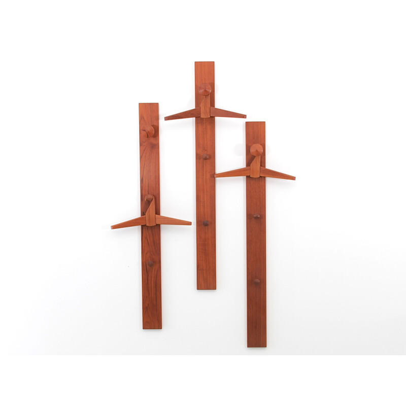 Scandinavian vintgage teak coat rack model 140 with 3 hangers by Aksel Kjersgaard