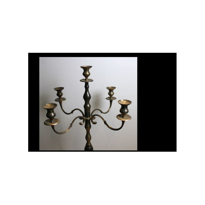 Vintage candelabro sobre suporte de bronze prateado