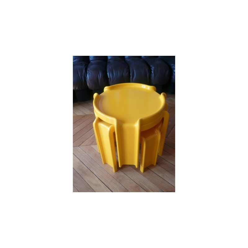 Ensemble de tables gigognes Kartell en plastique ABS jaune, Giotto STOPPINO - 1970