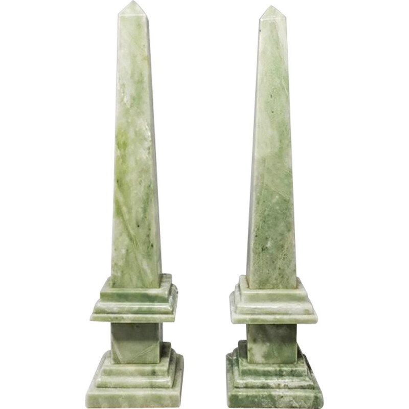 Paire de sculptures vintage obélisques en marbre vert fabriqués à la main, Italie 1960