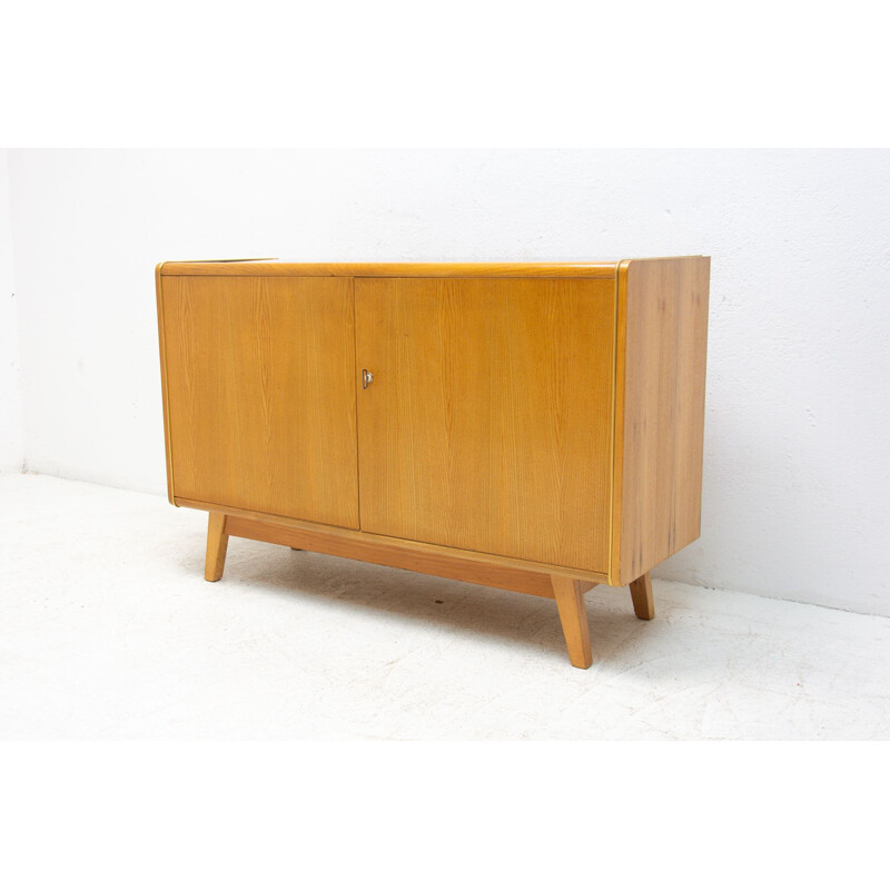 Credenza vintage in legno di faggio e vetro opaxite di Hubert Nepožitek e Bohumil Landsman per Jitona, 1960